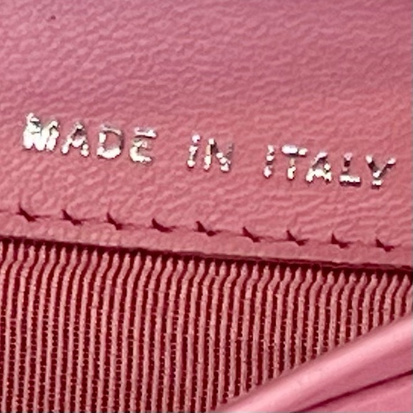 Chanel Wallet on Chain • Pearl Accent • Showstopper • Modern Luxe - Picture 5 of 8